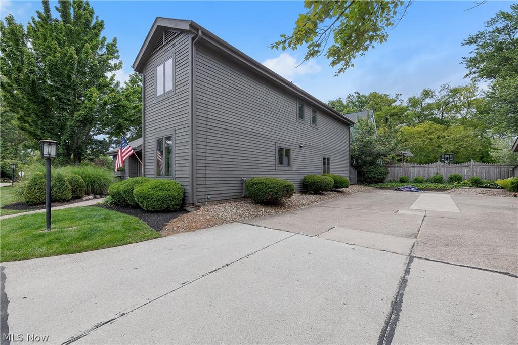 Photo of 1025 Stonewood Court, Westlake, OH 44145 (MLS # 5220287)