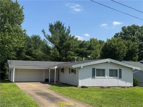 Homes For Sale - 407 Edgewood Drive<br/> Marietta, OH 45750