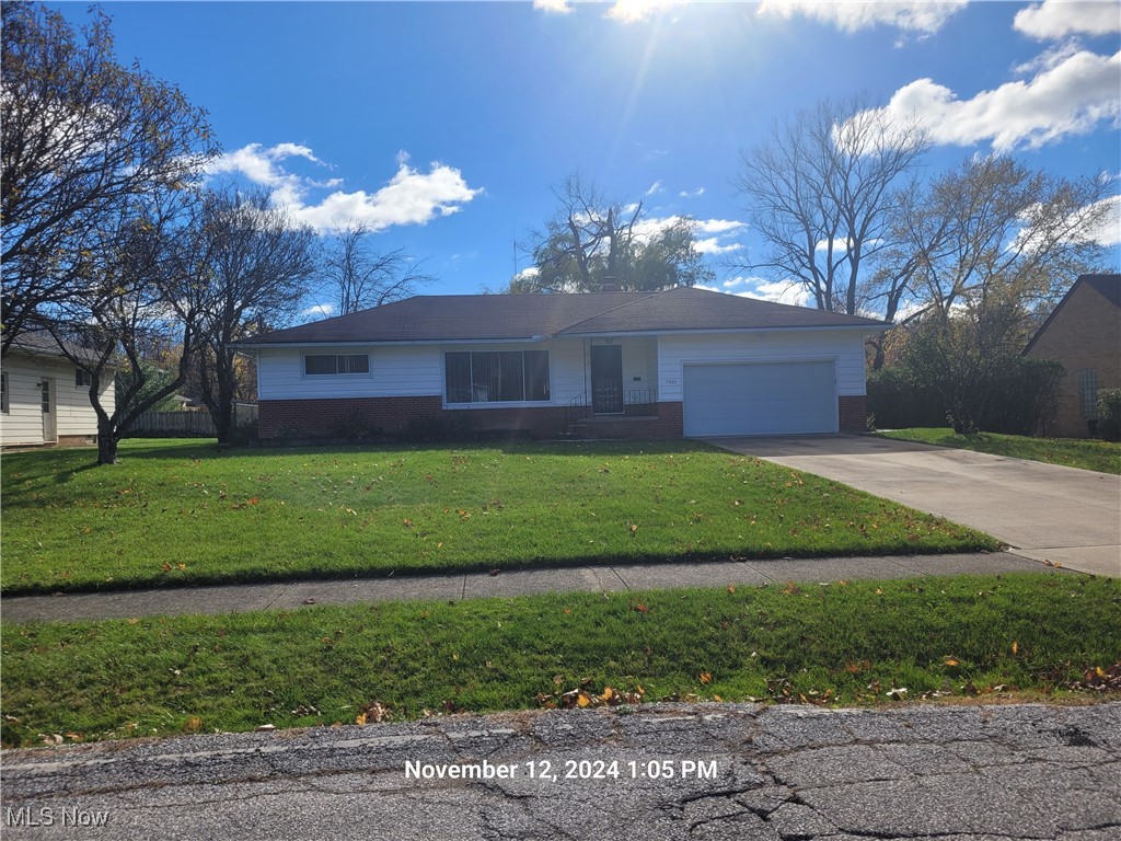 7905 Craigleigh Drive, Parma, Ohio image 1