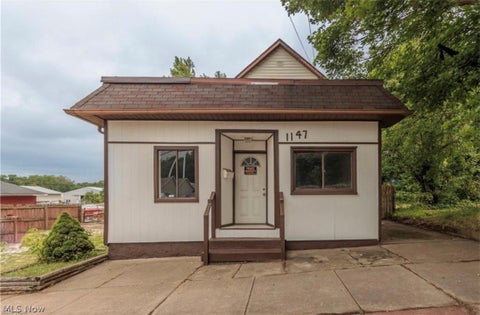 Homes For Sale - 1147 Newton Street<br/> Akron, OH 44305