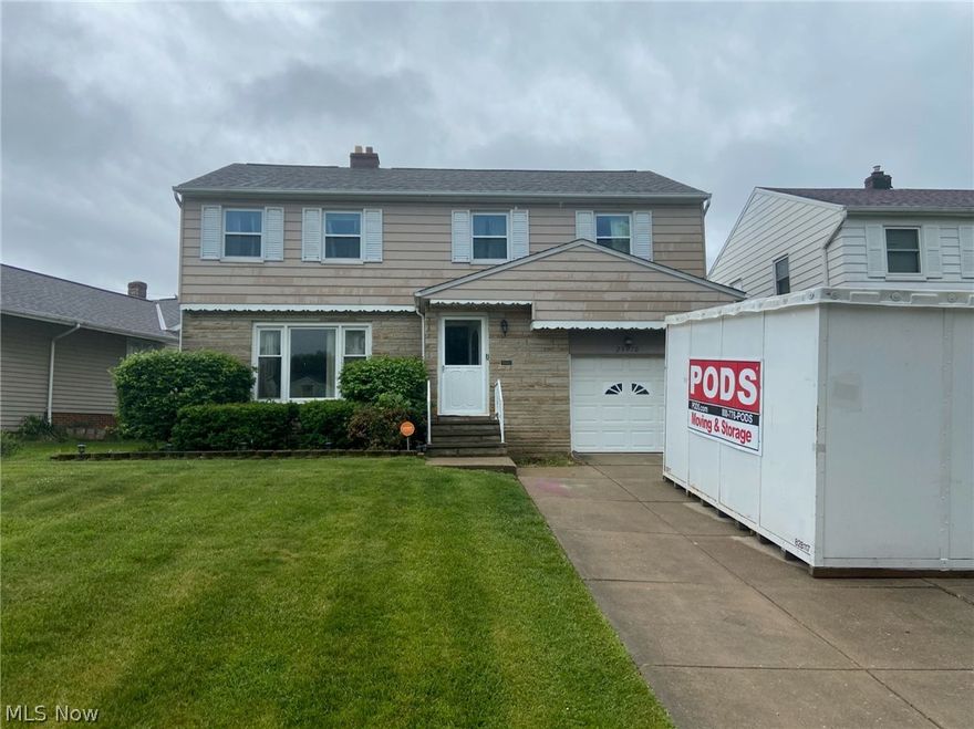 Beautiful 4 bedroom Colonial in the city of Euclid.  Very spacious bedrooms, nice backyard.  The house also comes with a rear sunroom and enclosed rear porch.