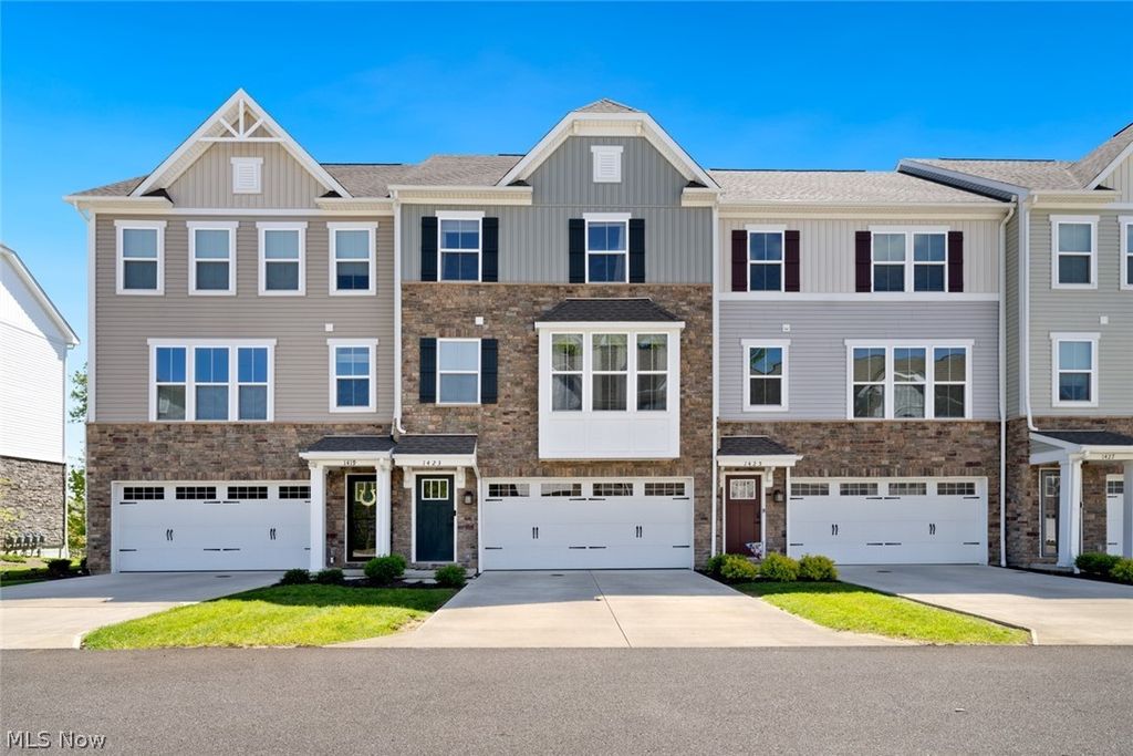 Photo of 1423 Chateau Place, Avon, OH 44011 (MLS # 5209864)