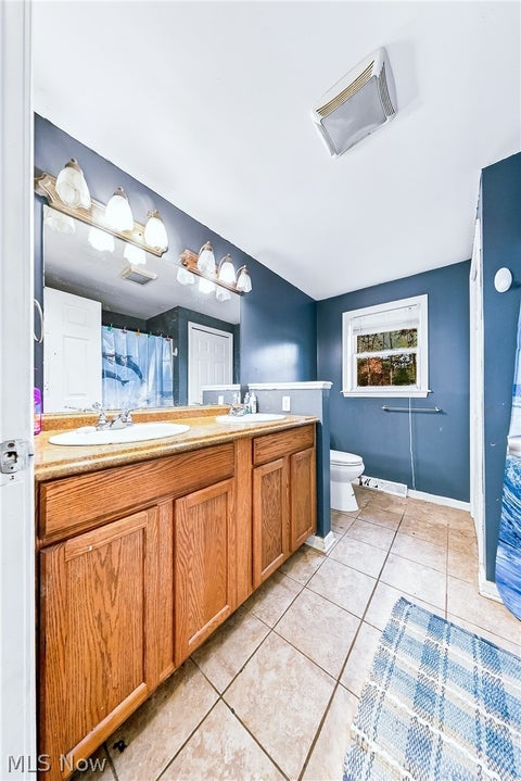 Tiny photo for 605 Oriole DR, Roaming Shores, OH 44084 (MLS # 5250522)