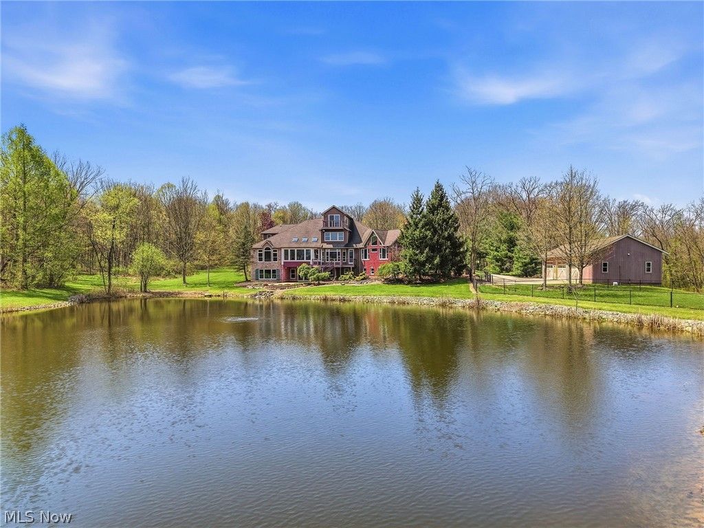 Photo of 1803 Whisper Bluff Trail, Hinckley, OH 44233 (MLS # 5204406)