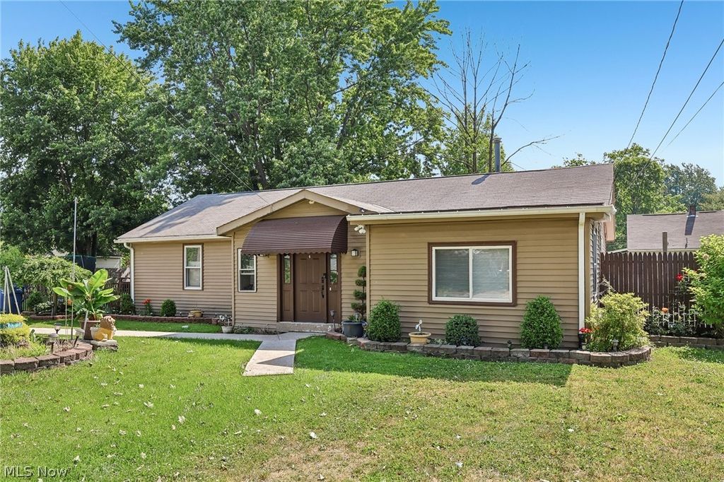 Photo of 912 Maplewood Avenue, Painesville Township, OH 44077 (MLS # 5216802)