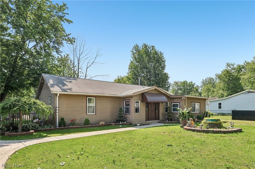 Photo of 912 Maplewood Avenue, Painesville Township, OH 44077 (MLS # 5216802)