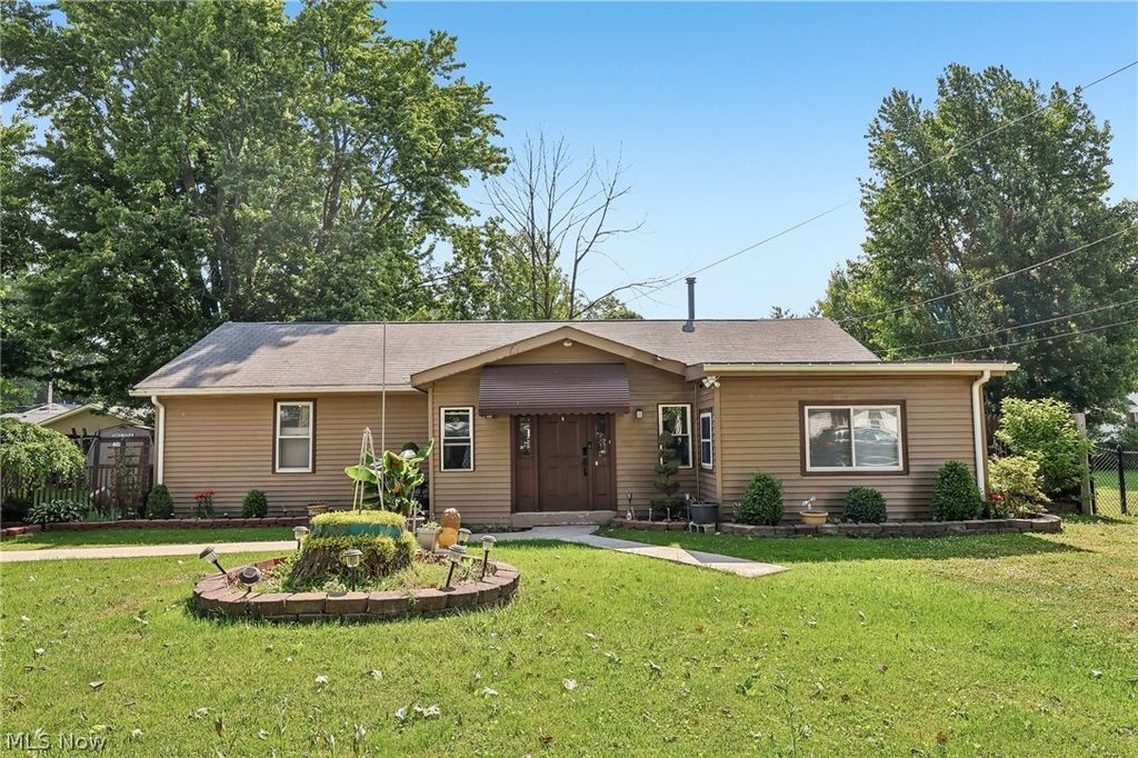 Photo of 912 Maplewood Avenue, Painesville Township, OH 44077 (MLS # 5216802)