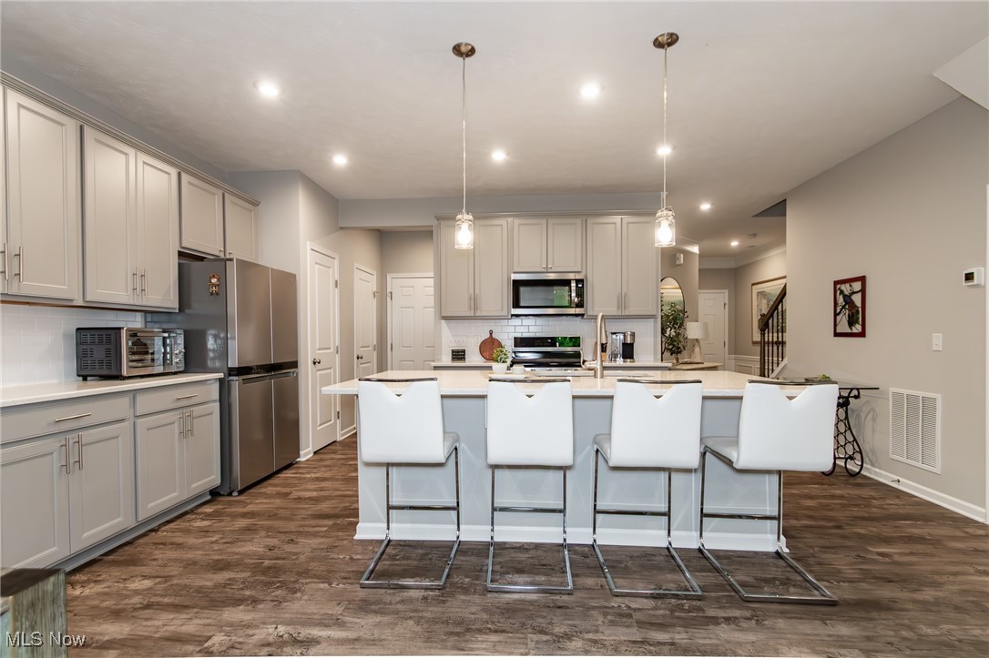 864 Woodside Drive