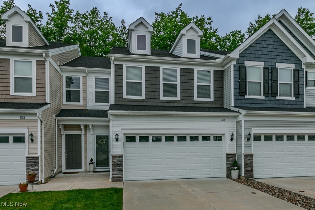 864 Woodside Drive