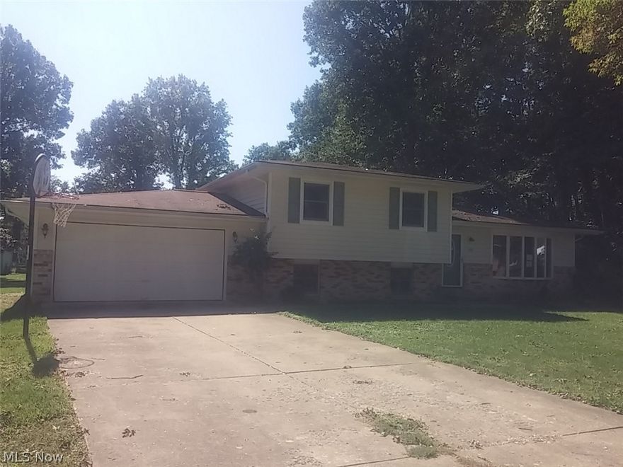 Fantastic split level home in a quiet area of Louisville. Home has a big living room, flooded with natural light, an eat-in updated kitchen with ample cabinet and counter space, large bedrooms, and a nice sized family room.  Outback, home has a spacious yard with a big deck and an above-ground pool! What a find in lovely Louisville!!