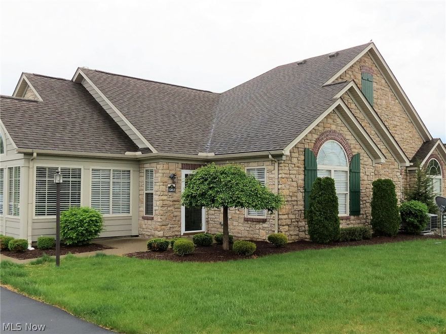 Beautiful, spacious Howland condo features easy, one level living, with 2 bedrooms, 2 full baths, open floor plan, cathedral ceilings, rich wood laminate flooring and lots of windows for an infusion of natural light. Tucked in a quiet back corner of The River Glen condo development, this home has room for family & friends to gather. You will feel right at home in the large great room with a gas fireplace as it flows into a spacious sun room where you can watch nature play in the back yard. Kitchen has plenty of wood cabinetry, new counter tops, all new stainless kitchen appliances and room for seating at the breakfast bar. Formal dining room provides more room for entertaining or enjoying a relaxing meal. Master bedroom features an on-suite bathroom and walk-in closet, & cathedral ceiling. 2nd bedroom is as large as the master bedroom and has its'own walk-in closet. Freshly painted throughout with new carpeting in bedrooms & new lighting. Your laundry room comes complete with the washe