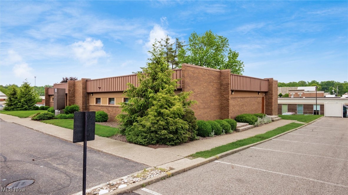 Move in ready medical condo suite located adjacent to the hospital. This unit is located in Doctors Park #1, condo #4. Recently refreshed with paint, new blinds, and new flooring throughout. Includes 3 exam rooms with sinks, private office, nurses station, large waiting area, 2 restrooms, and lab area. Large common area parking is shared with the other 2 owners of the building. All utilities are currently tied together with the other unit owners and the owner will be billed for their proportionate share of electric, water, sewer, trash and CAM. Estimated expenses are available for review. This property is subject to restrictions for medical use only.
This office is next to Dr. John Lepi's office it is NOT Dr. Lepi's office.