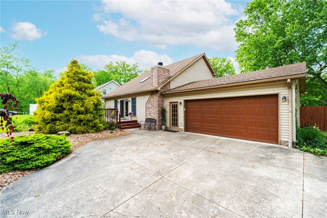 17466 Idylwild Avenue, Lake Milton, Ohio image 1