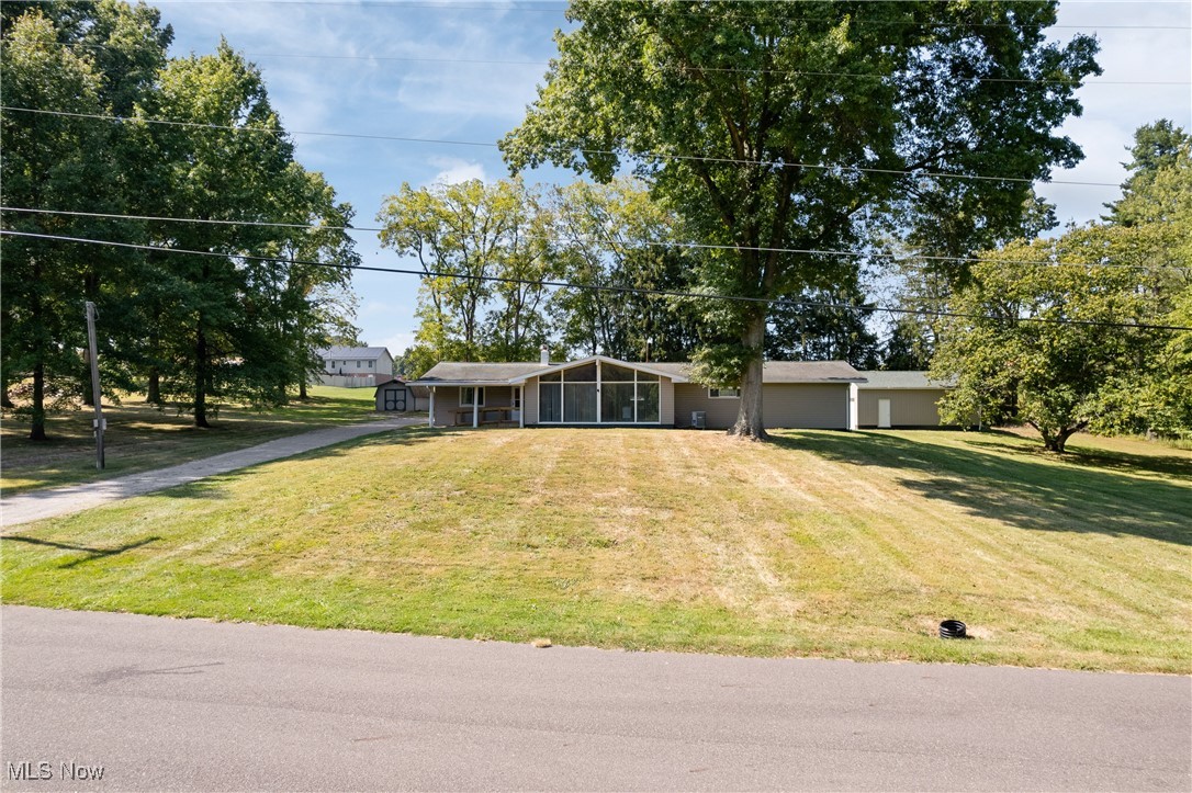 6959 Maplehill Street, Navarre, Ohio image 1