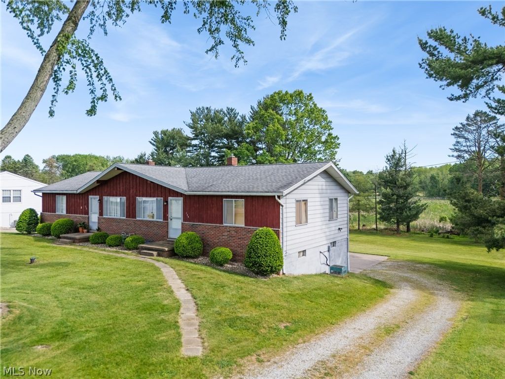 Photo of 134 Center Road, New Franklin, OH 44319 (MLS # 5211409)