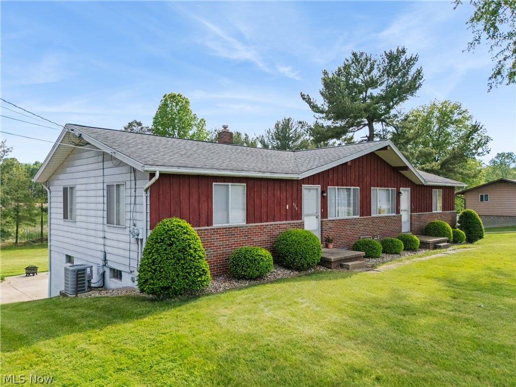 Photo of 134 Center Road, New Franklin, OH 44319 (MLS # 5211409)