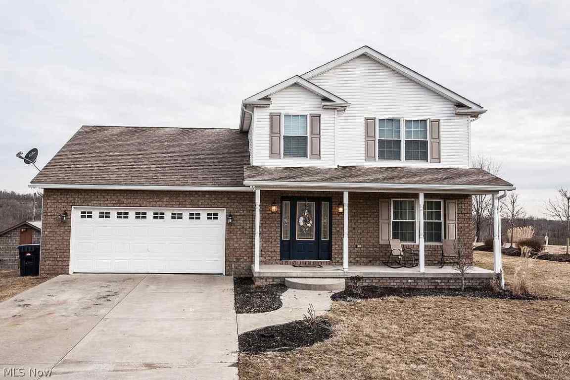 Sunroom, Master Suite, Walk-In Closets!!!! Landscaping, Open Foyer, Finished Basement! This home has plush carpet and is sparkling clean! It shows like a model home with a full set of stainless steel appliances! Located in the much desired Country Lake Estates, this one won't last long!
