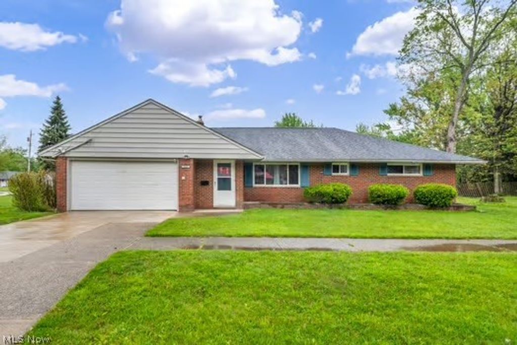 Photo of 523 Jeannette Drive, Richmond Heights, OH 44143 (MLS # 5206926)