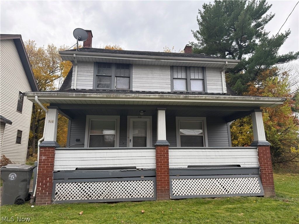 Photo of 555 W Evergreen Avenue, Youngstown, OH 44511 (MLS # 5190191)