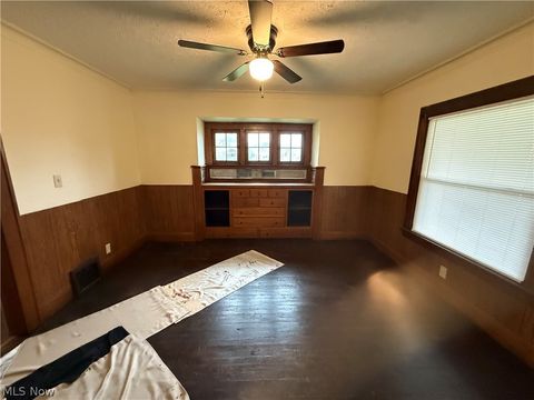 Tiny photo for 555 W Evergreen Avenue, Youngstown, OH 44511 (MLS # 5190191)