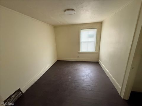 Tiny photo for 555 W Evergreen Avenue, Youngstown, OH 44511 (MLS # 5190191)