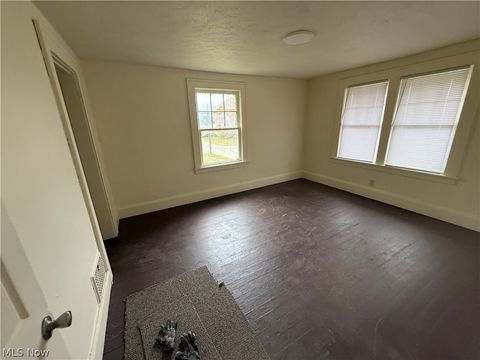 Tiny photo for 555 W Evergreen Avenue, Youngstown, OH 44511 (MLS # 5190191)