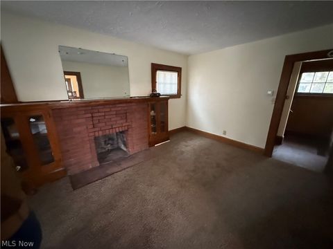 Tiny photo for 555 W Evergreen Avenue, Youngstown, OH 44511 (MLS # 5190191)