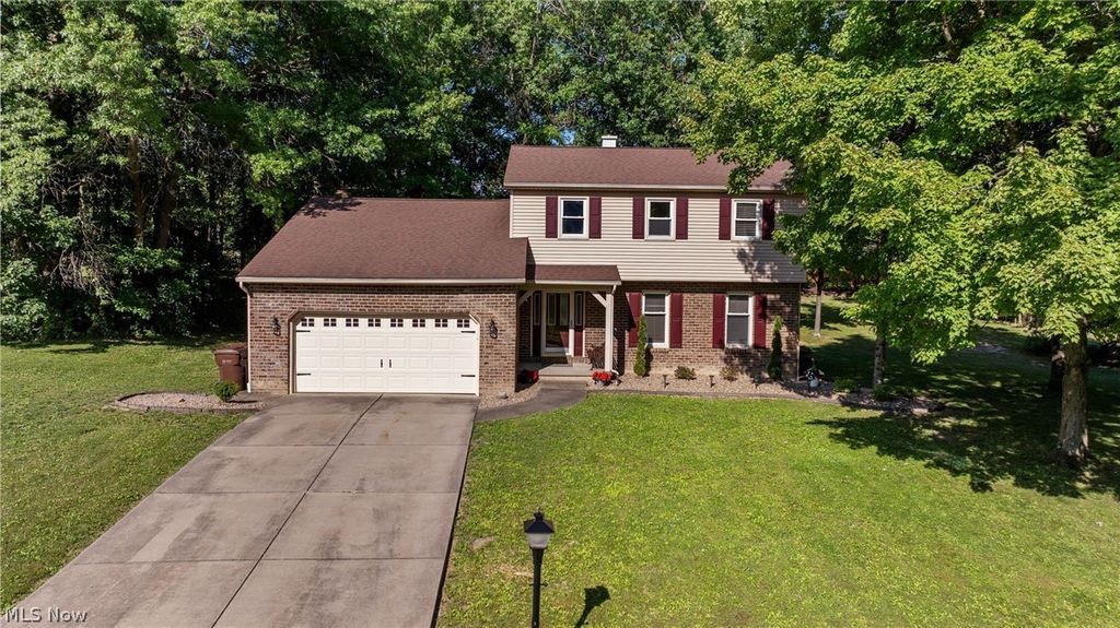 Photo of 511 Stoneybrook Lane, Canfield, OH 44406 (MLS # 5222148)