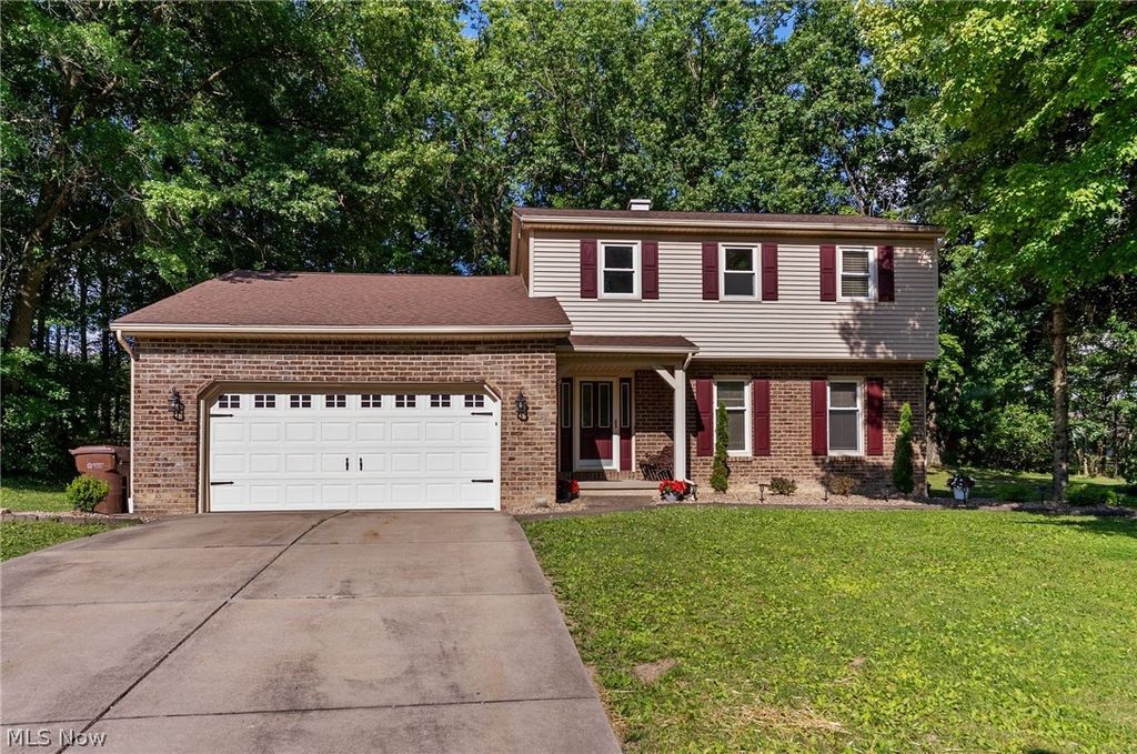 Photo of 511 Stoneybrook Lane, Canfield, OH 44406 (MLS # 5222148)