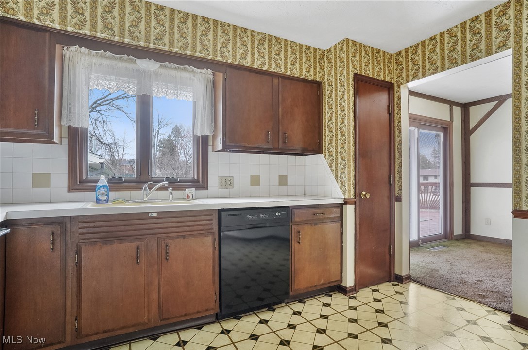 4716 Strouble Drive, Canton, Ohio image 11