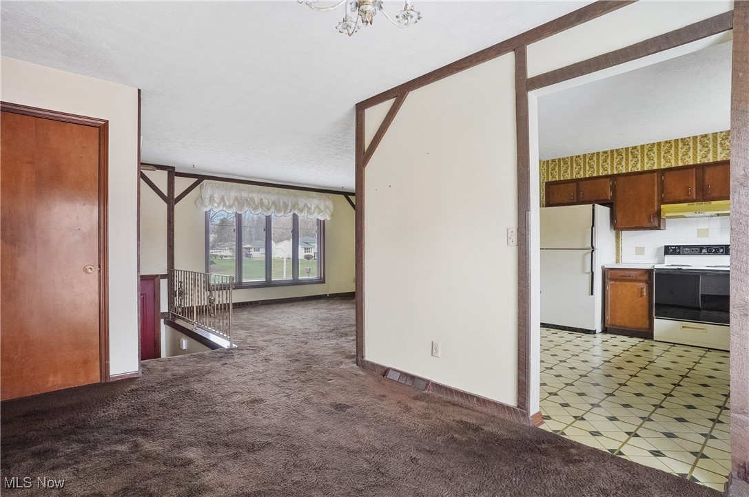 4716 Strouble Drive, Canton, Ohio image 8