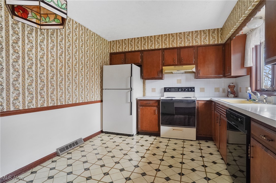 4716 Strouble Drive, Canton, Ohio image 13