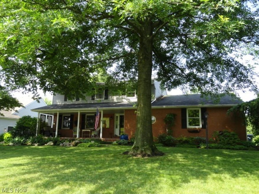 Beautifully remodeled home in Hunters Ridge, shows true pride of ownership.  Amazing newer Kitchen with custom cabinets, granite and appliances, gorgeous hardwood flooring added, crown molding, custom built-in cabinets and bookshelves in Living Room, Family Room and Rec Room.  Some new windows, brand new roof, lots of beautiful gardens and extra storage space in Garage.  Simply Wow!  Home Warranty included too!