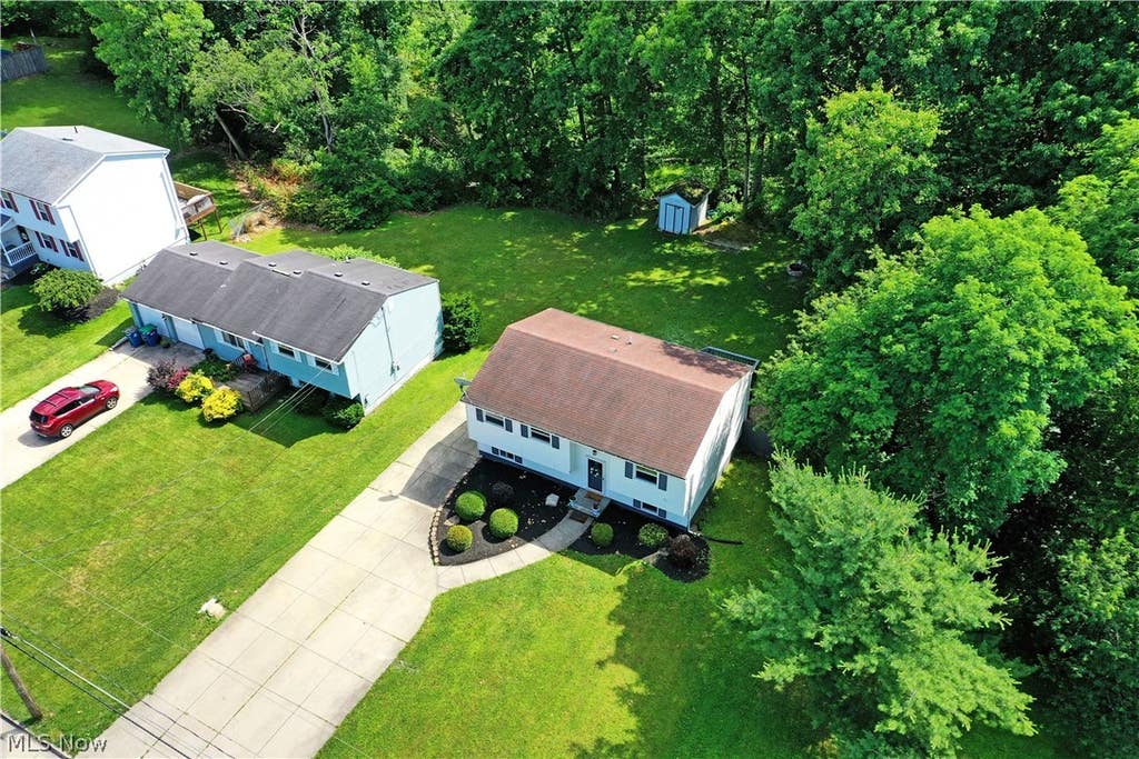 Photo of 3678 Oakview Drive, Girard, OH 44420 (MLS # 5222220)