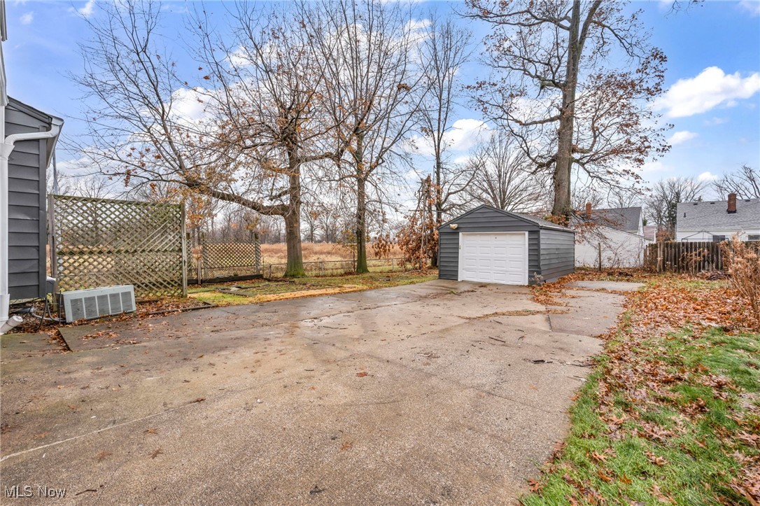 24731 Drakefield Avenue, Euclid, Ohio image 33