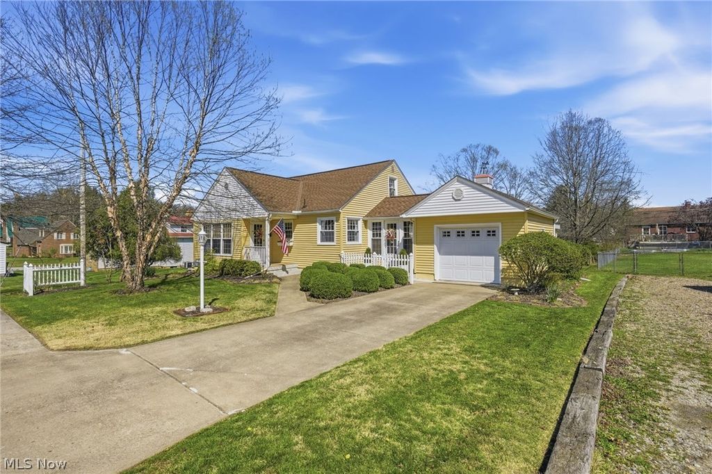 Photo of 2712 Edison Avenue, Zanesville, OH 43701 (MLS # 5200774)