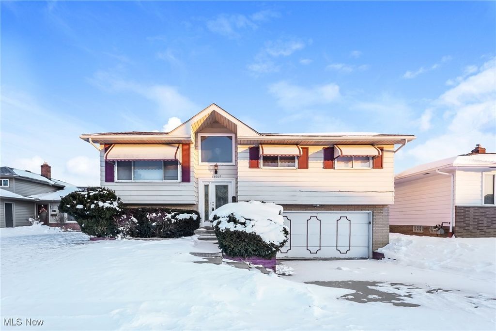 Photo of 15609 Mendota Avenue, Maple Heights, OH 44137 (MLS # 5183229)