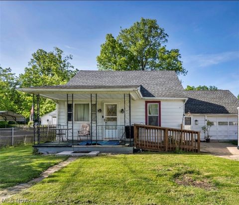 Homes For Sale - 40622 Carlisle Avenue<br/> Elyria, OH 44035