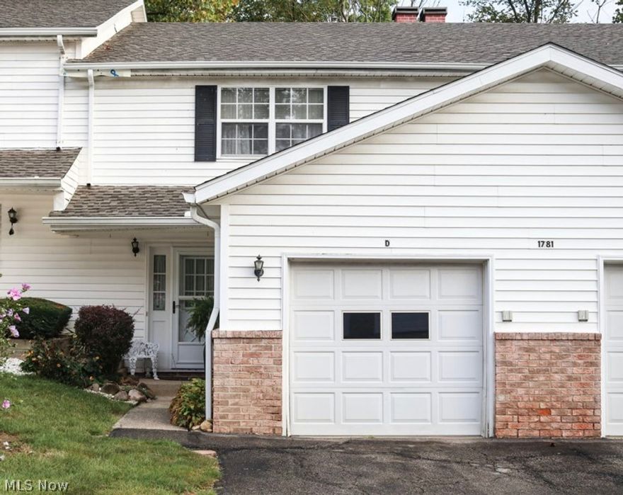 Welcome to the Rolling Hills community! This spacious condo with enormous sized rooms and a newly updated kitchen. One mile from Twinsburg School district. Conveniently located to restaurants, downtown area and gyms. Roof and siding replaced 2 years ago.Get your showing in today!