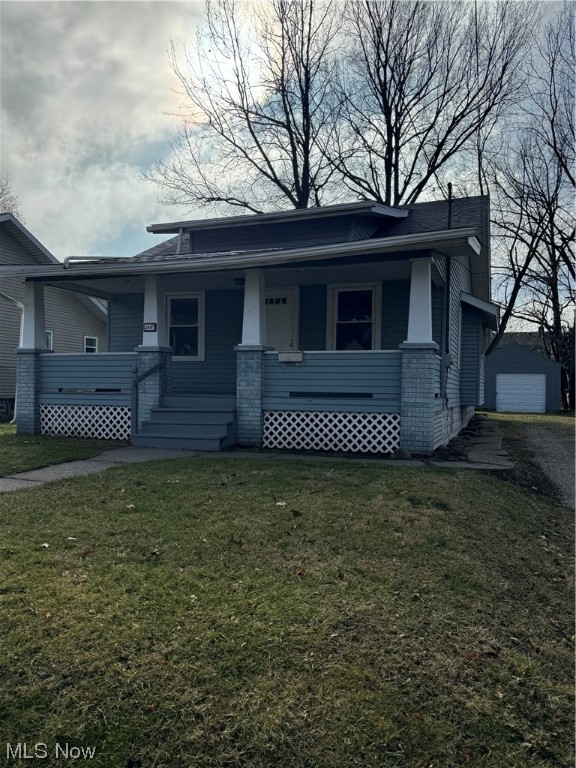 Beautiful 2 bed on bath property. Hardwood floors throught with spacious bedrooms. Large kitchen and dining room. The full basement offers tons of additional space and storage. Fenced back yard with a 1 car garage.