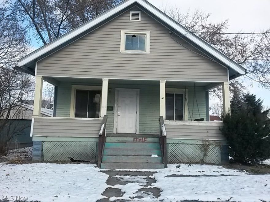 Cozy two bedroom, ranch, dining room, living room, and eat in kitchen.  Basement has second bath, needs a little TLC.  Call today won't last long.