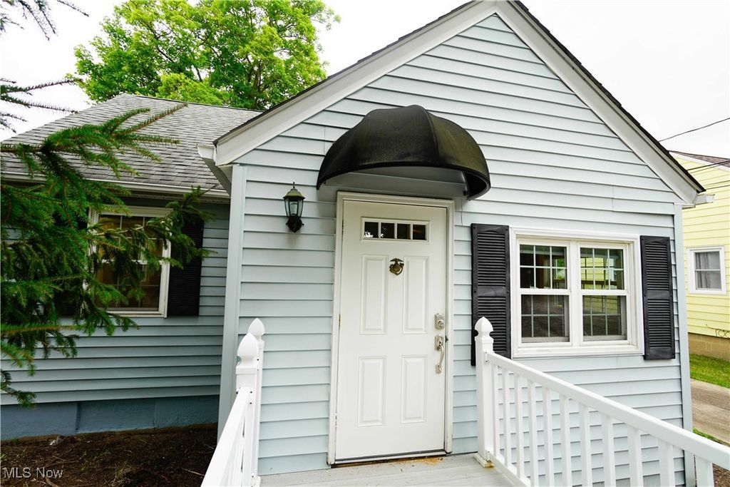 Photo of 26046 Broadway Avenue, Oakwood Village, OH 44146 (MLS # 5167424)