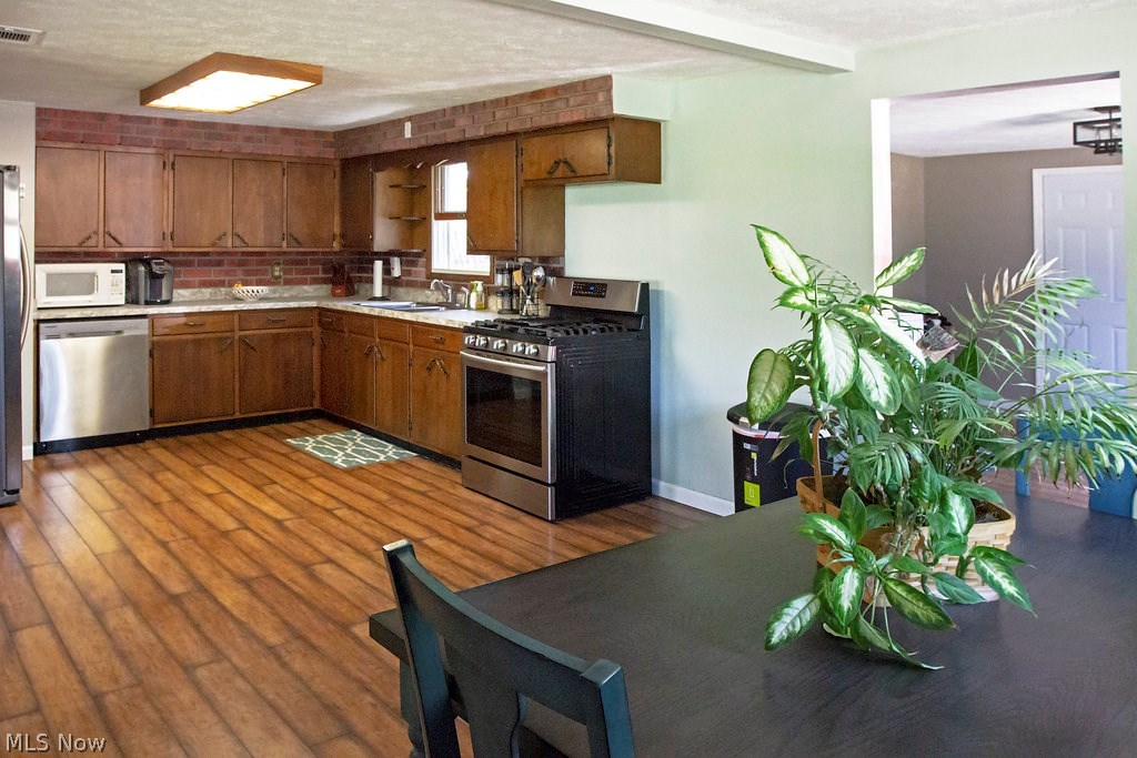 Briar Root Manor - Residential