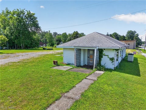 Tiny photo for 1616 W 47th Street, Ashtabula, OH 44004 (MLS # 5240108)