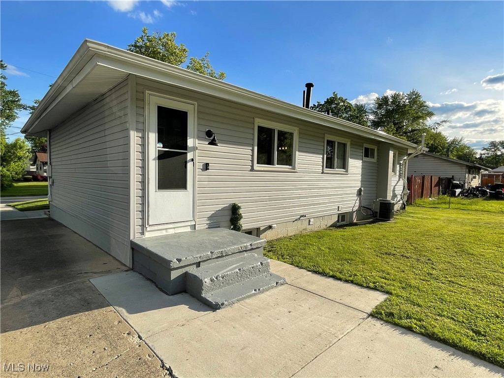 4075 Fairlawn Heights Drive, Warren, Ohio image 36