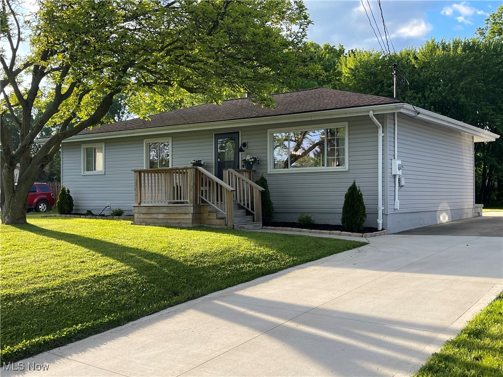 4075 Fairlawn Heights Drive, Warren, Ohio image 2
