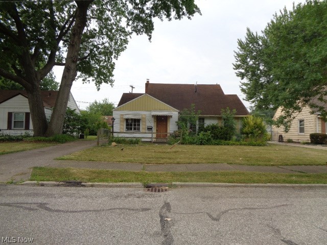 Single family home with 3 bedrooms, 1 bathroom. Buyer responsible for own due diligence,
inquiry and verification of all property information, condition, square footage, tax, POS requirements and parcel data. Broker is not
liable or responsible to verify any information as all data in mls is reflective of public records. Buyers recommended to investigate all
data. Seller will not make repairs, property sold in as-is condition.