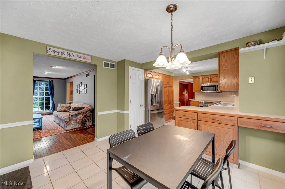 16561 S White Oaks Drive, Strongsville, Ohio image 36