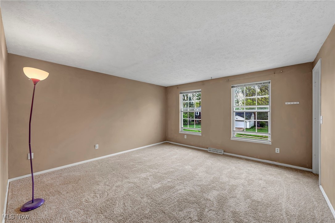 16561 S White Oaks Drive, Strongsville, Ohio image 14
