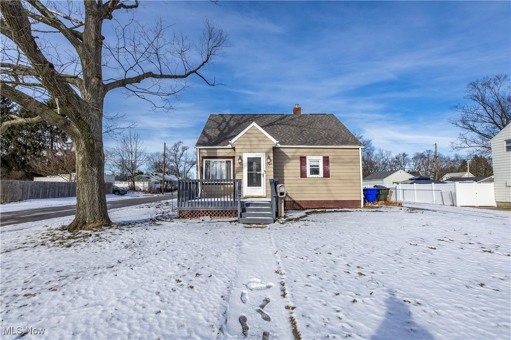 Photo of 33 Pierce Avenue, Cuyahoga Falls, OH 44221 (MLS # 5182311)